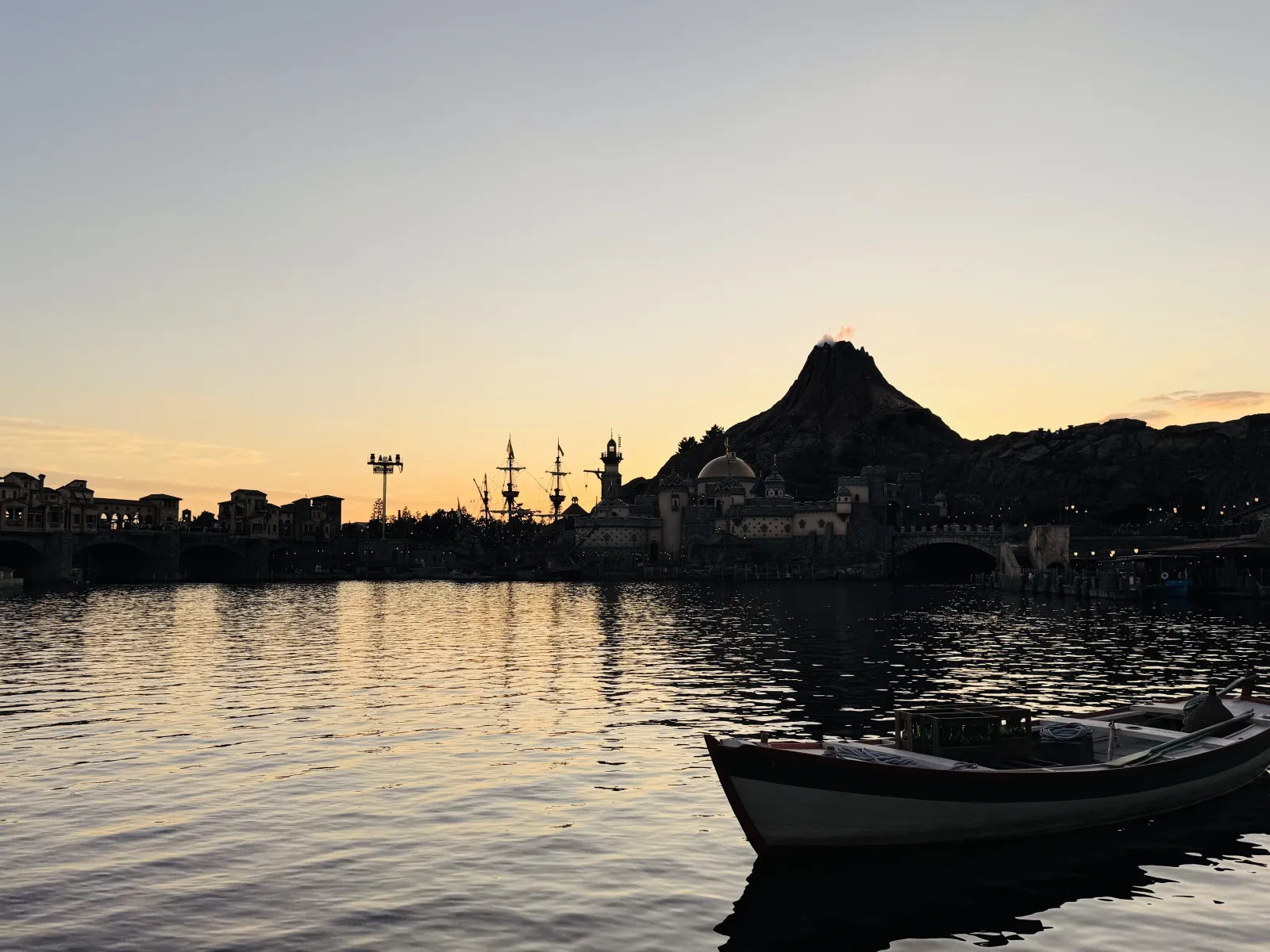 Featured image of post Tokyo DisneySea: Why It's Considered the Best Disney Park on Earth