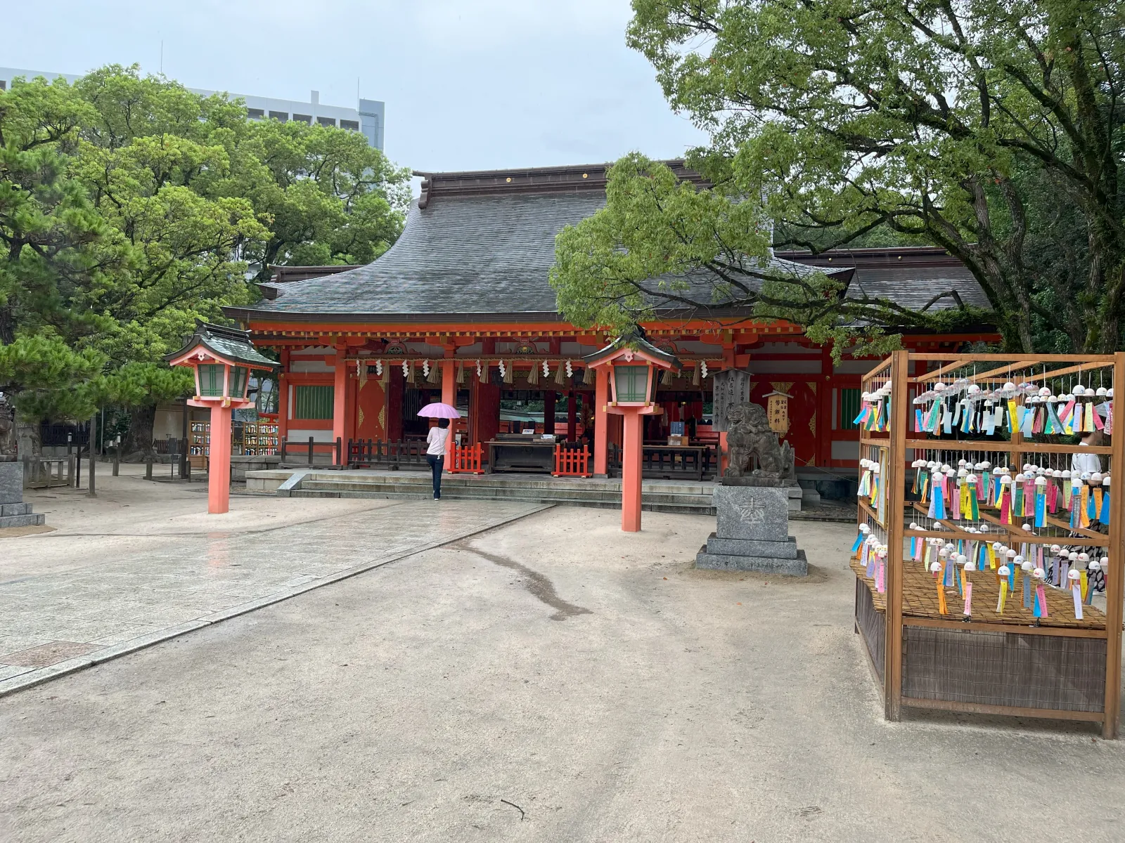 The ancient Sumiyoshi-zukuri main hall with vermilion accents against natural wood
