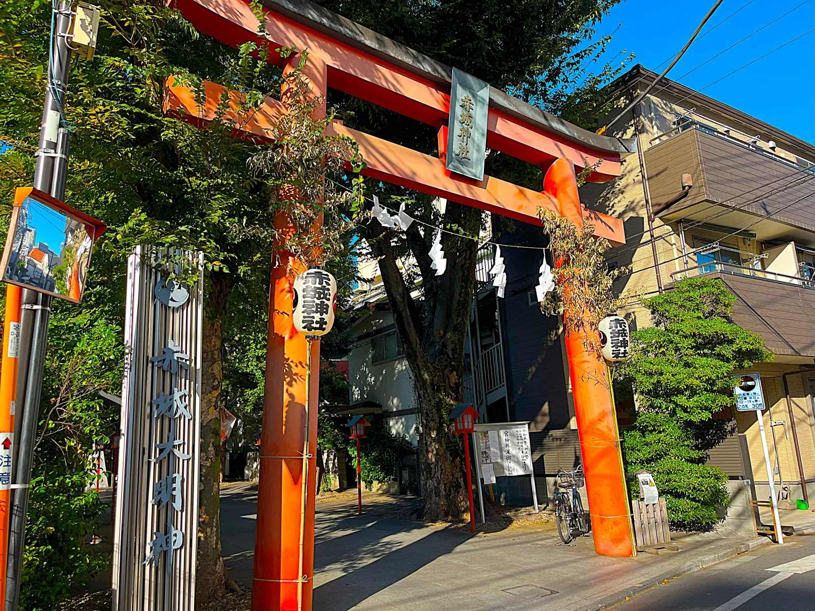 Featured image of post Kagurazaka: The Tokyo Neighborhood That a Hill Kept Intact